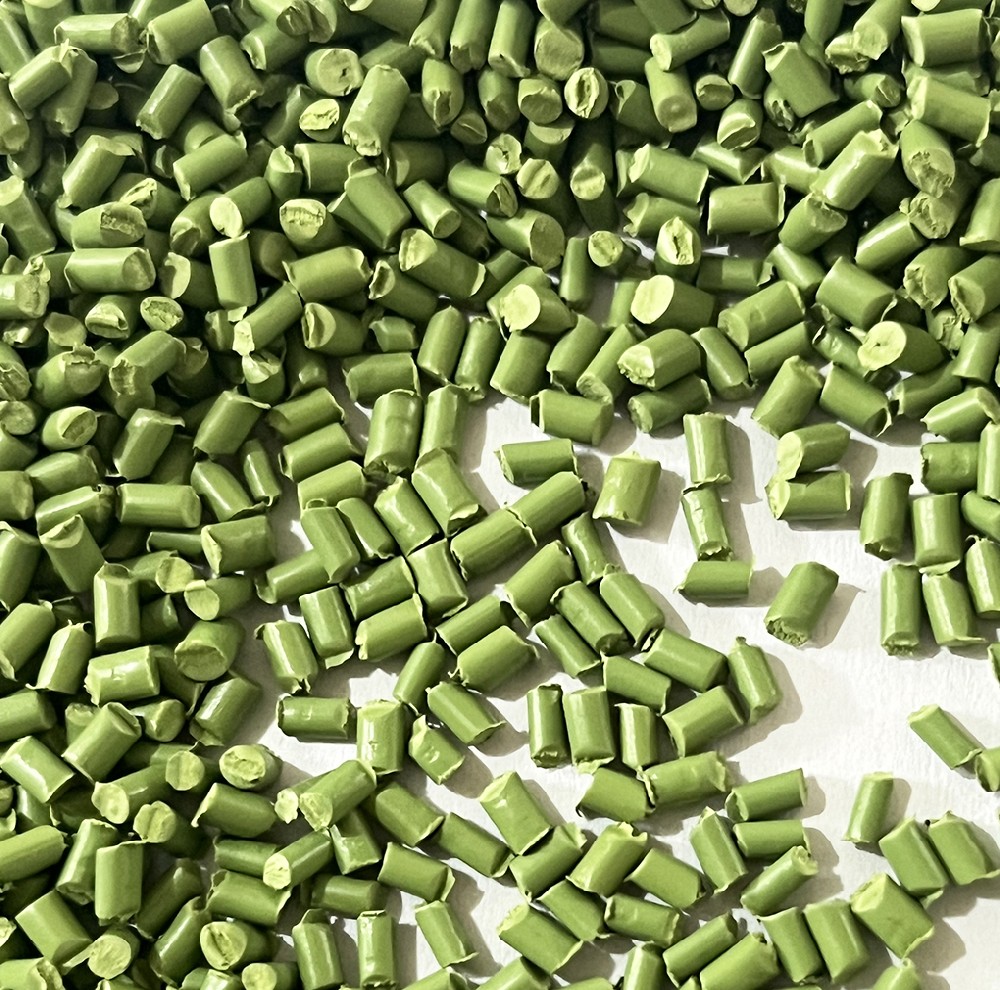 Green masterbatch